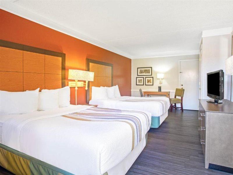 La Quinta Inn By Wyndham Victoria Kültér fotó