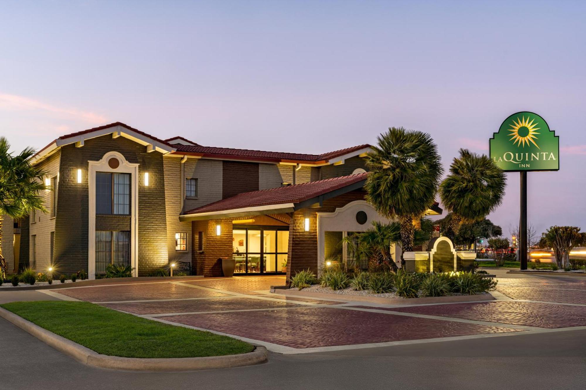 La Quinta Inn By Wyndham Victoria Kültér fotó